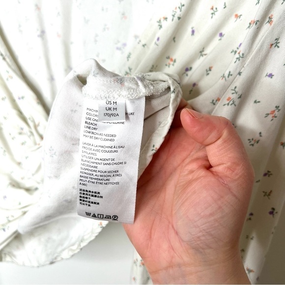 Urban Outfitters Madison Twist-Front Dainty Floral  Off White Cropped Blouse - Picture 4 of 13